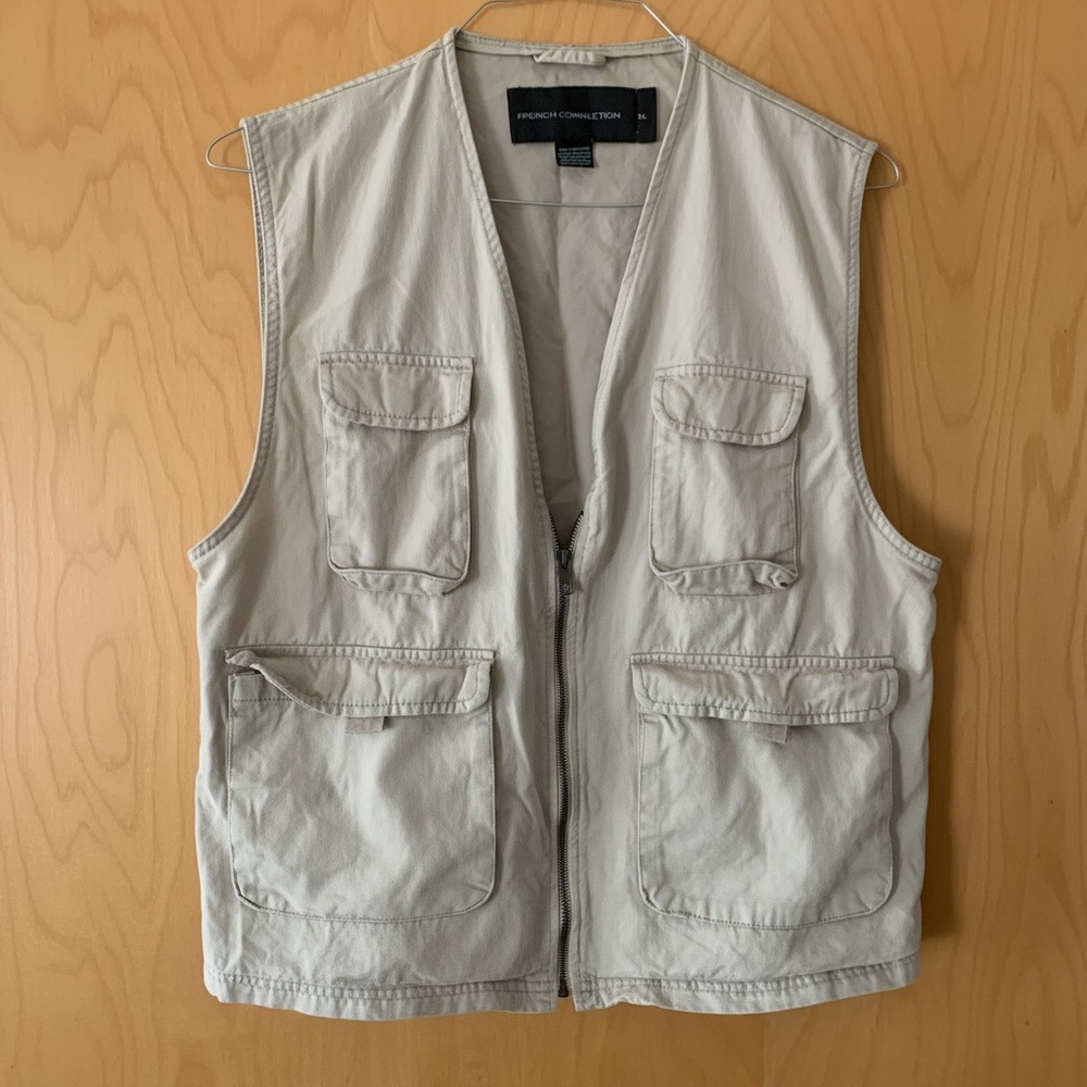 French Connection Light Beige Utility Pocket Vest

B3 0326 - Picture 2 of 2